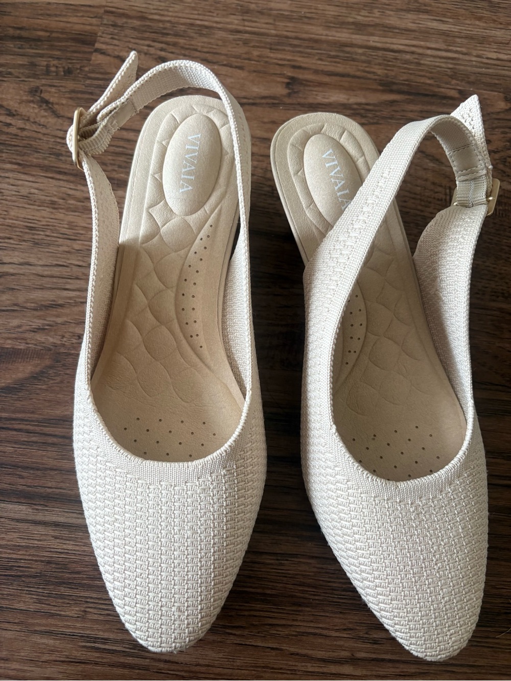 Vivaia  size 38 NWOT Women's Cream Slingback Knit Flats